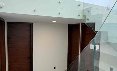 Casa nueva en Venta de 258 mts2 de superficie, 4 habitaciones, 4.5 baños, zona Las fuentes, las Águilas, ITESO