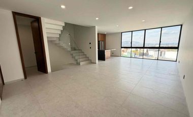 Casa nueva en Venta de 258 mts2 de superficie, 4 habitaciones, 4.5 baños, zona Las fuentes, las Águilas, ITESO