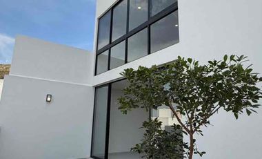 Casa nueva en Venta de 258 mts2 de superficie, 4 habitaciones, 4.5 baños, zona Las fuentes, las Águilas, ITESO