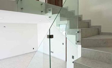 Casa nueva en Venta de 258 mts2 de superficie, 4 habitaciones, 4.5 baños, zona Las fuentes, las Águilas, ITESO