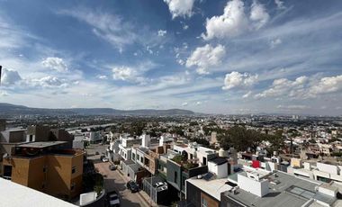 Casa nueva en Venta de 258 mts2 de superficie, 4 habitaciones, 4.5 baños, zona Las fuentes, las Águilas, ITESO