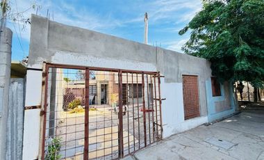Casa para remodelar a 6 cuadras del malecón de La Paz