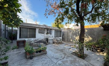 Casa para remodelar a 6 cuadras del malecón de La Paz