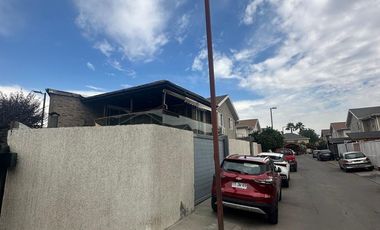 En Venta Hermosa Casa En Pasaje Coigüe, Maipú