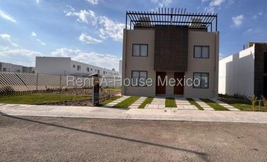 La Piedad - VENTA. Casa con 3 recámaras, roof garden, sala de TV