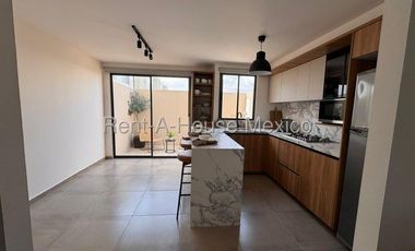 La Piedad - VENTA. Casa con 3 recámaras, roof garden, sala de TV