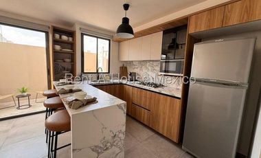 La Piedad - VENTA. Casa con 3 recámaras, roof garden, sala de TV