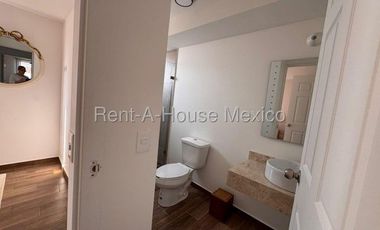 La Piedad - VENTA. Casa con 3 recámaras, roof garden, sala de TV