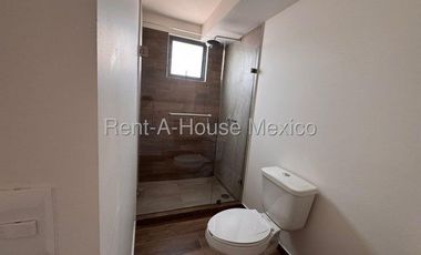 La Piedad - VENTA. Casa con 3 recámaras, roof garden, sala de TV