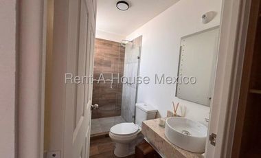 La Piedad - VENTA. Casa con 3 recámaras, roof garden, sala de TV