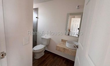 La Piedad - VENTA. Casa con 3 recámaras, roof garden, sala de TV