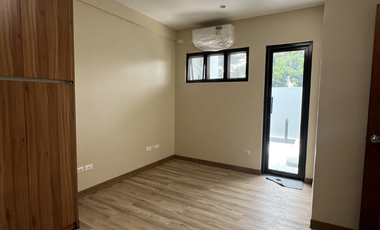 FOR SALE: 5 Bedroom Townhouse in Sta. Mesa Manila