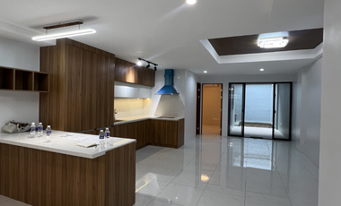 FOR SALE: 5 Bedroom Townhouse in Sta. Mesa Manila