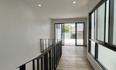 FOR SALE: 5 Bedroom Townhouse in Sta. Mesa Manila