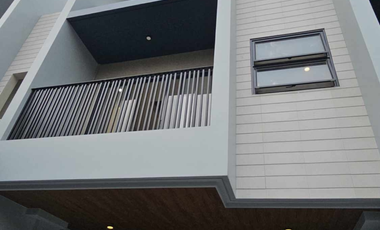 FOR SALE: 5 Bedroom Townhouse in Sta. Mesa Manila