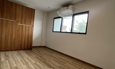 FOR SALE: 5 Bedroom Townhouse in Sta. Mesa Manila