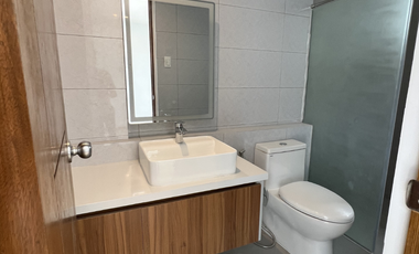 FOR SALE: 5 Bedroom Townhouse in Sta. Mesa Manila