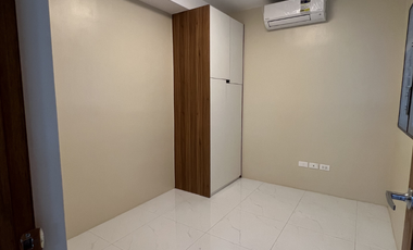 FOR SALE: 5 Bedroom Townhouse in Sta. Mesa Manila