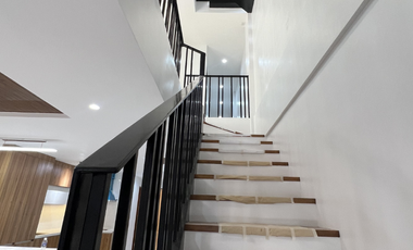 FOR SALE: 5 Bedroom Townhouse in Sta. Mesa Manila