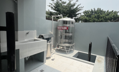 FOR SALE: 5 Bedroom Townhouse in Sta. Mesa Manila