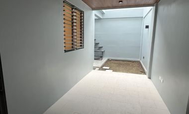 FOR SALE: 5 Bedroom Townhouse in Sta. Mesa Manila