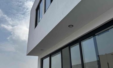 Casa Nueva con acabados de lujo en Bosque Real, zona bosques de Santa Anita