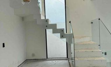 Casa Nueva con acabados de lujo en Bosque Real, zona bosques de Santa Anita