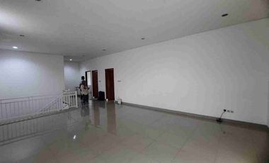 Rumah mewah besar murah Tb.simatupang pasar minggu 120jt/thn