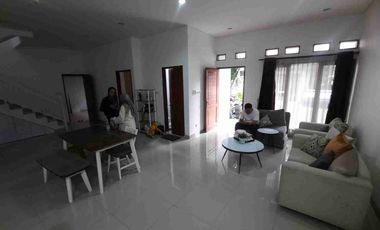 Rumah mewah besar murah Tb.simatupang pasar minggu 120jt/thn