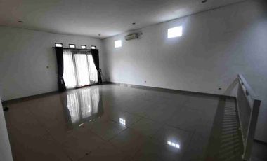 Rumah mewah besar murah Tb.simatupang pasar minggu 120jt/thn