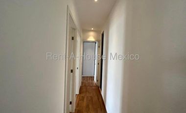 Departamento amueblado con 3 recámaras y amenidade. Altos de Juriquilla - RENTA