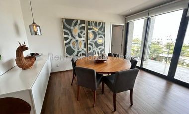Departamento amueblado con 3 recámaras y amenidade. Altos de Juriquilla - RENTA