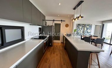 Departamento amueblado con 3 recámaras y amenidade. Altos de Juriquilla - RENTA
