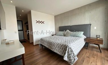 Departamento amueblado con 3 recámaras y amenidade. Altos de Juriquilla - RENTA
