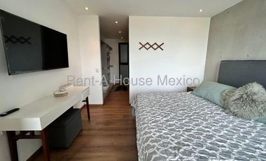 Departamento amueblado con 3 recámaras y amenidade. Altos de Juriquilla - RENTA