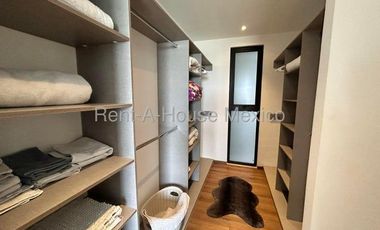 Departamento amueblado con 3 recámaras y amenidade. Altos de Juriquilla - RENTA
