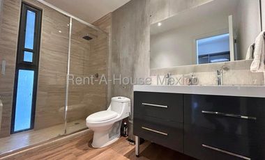 Departamento amueblado con 3 recámaras y amenidade. Altos de Juriquilla - RENTA