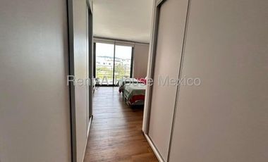 Departamento amueblado con 3 recámaras y amenidade. Altos de Juriquilla - RENTA