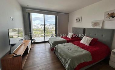 Departamento amueblado con 3 recámaras y amenidade. Altos de Juriquilla - RENTA