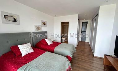 Departamento amueblado con 3 recámaras y amenidade. Altos de Juriquilla - RENTA