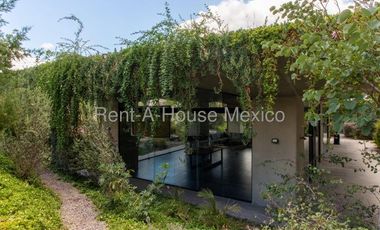 Departamento amueblado con 3 recámaras y amenidade. Altos de Juriquilla - RENTA