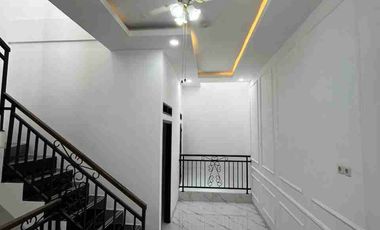 Rumah 2 Lt Dgn Rooftop di Condet Kramatjati