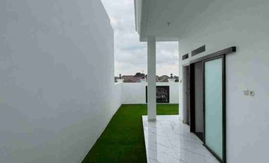 Rumah 2 Lt Dgn Rooftop di Condet Kramatjati