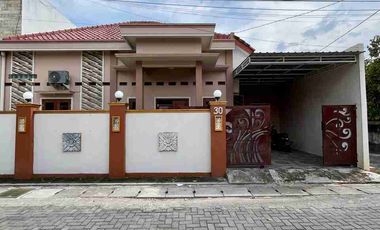 DIJUAL RUMAH CANTIK TIMUR RS WIROSABAN NITIKAN UMBULHARJO