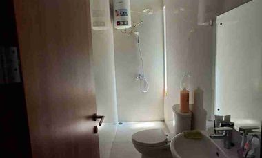 dijual rumah kondisi masih baru 2 lantai 4 kamar tidur lake view di grand wisata