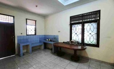 Rumah luas lenteng agung jaksel sebrang Univ Pancasila 3 kmr 38jt/thn Net