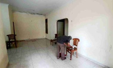 Rumah luas lenteng agung jaksel sebrang Univ Pancasila 3 kmr 38jt/thn Net