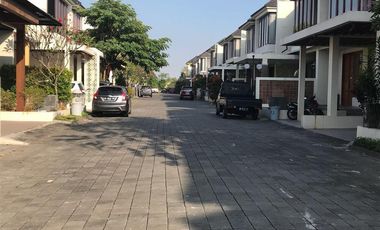 Rumah Mewah 2 Lantai Full Furnished Cluster Elite Laguna Spring Jogja