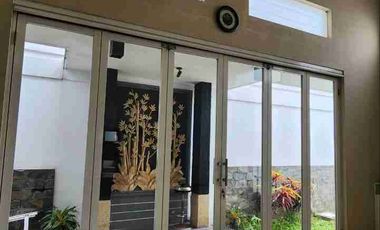 Disewakan Rumah Modern Mewah Semi Furnish di Araya Golf Malang