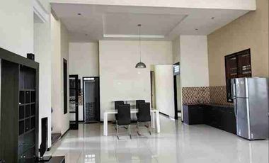 Disewakan Rumah Modern Mewah Semi Furnish di Araya Golf Malang